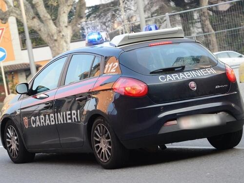 Bimba precipita, madre si suicida