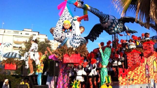 I Carnevali più folli d'Italia tra frac e guerra d'arance