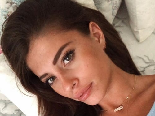 Chiara Nasti pubblica una vecchia foto e il web nota: "Eri più bella prima"