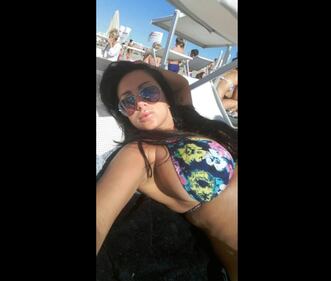 Marika Fruscio, mare e topless su Twitter 12