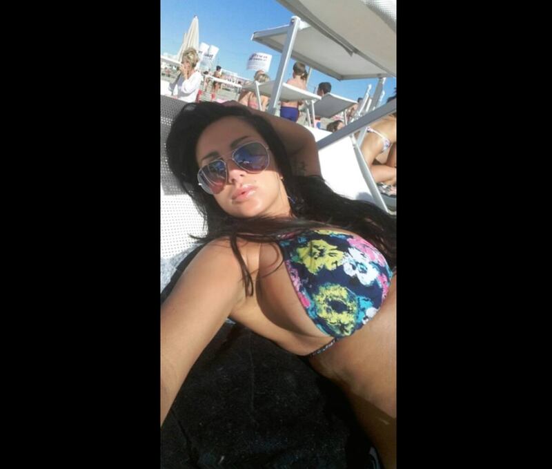 Marika Fruscio, mare e topless su Twitter 12
