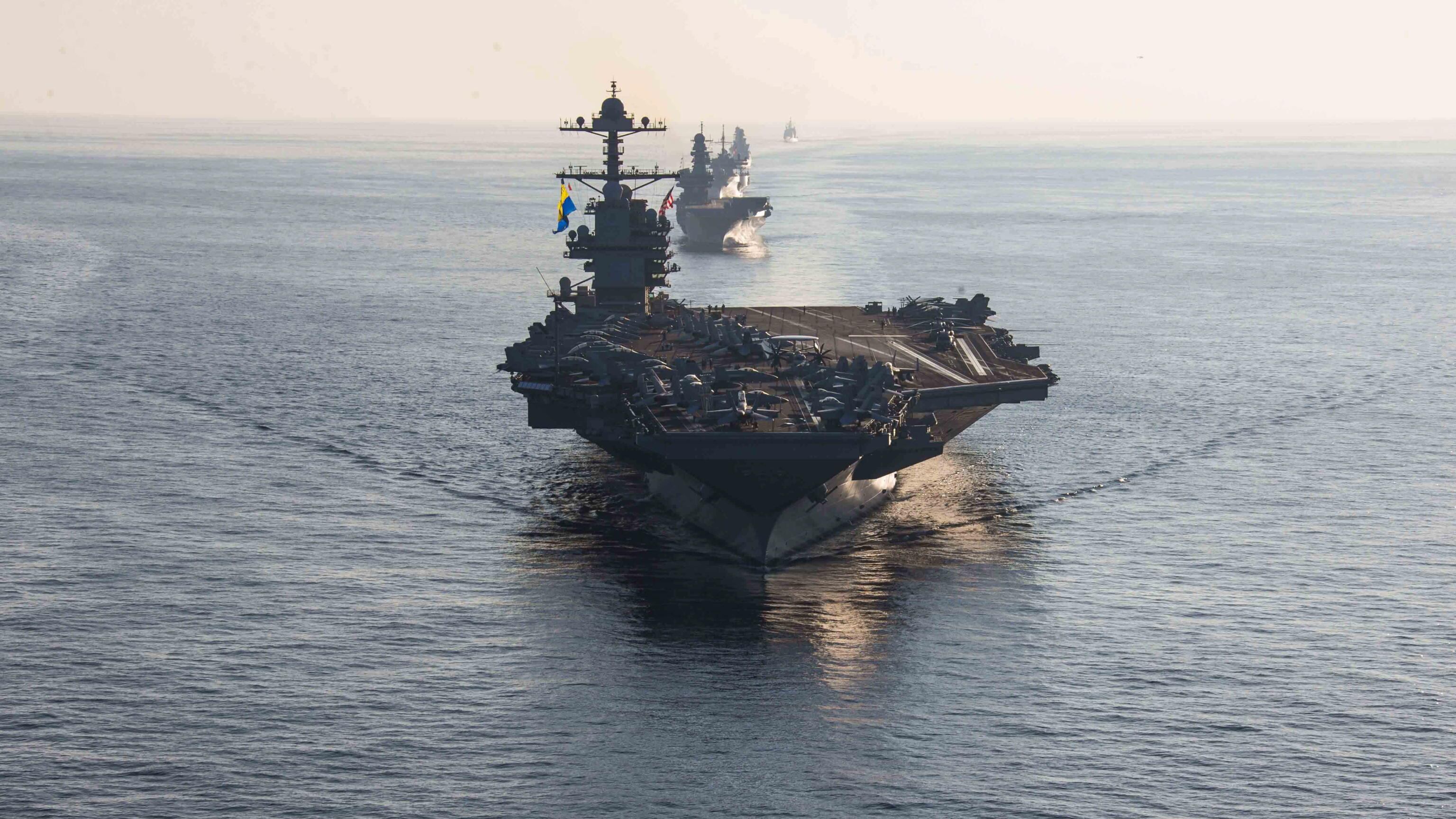 Usa pronti a una nuova guerra: lo "scudo" con caccia, portaerei e Marines