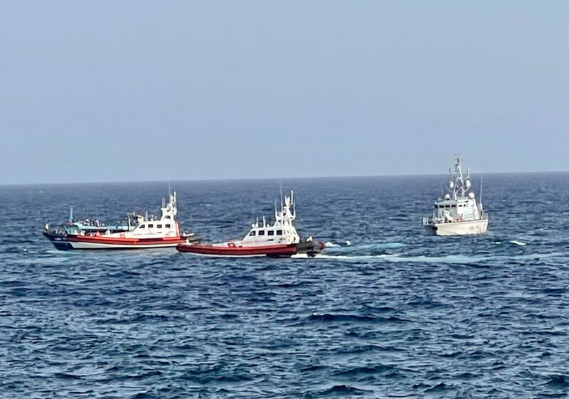 Maxi sbarco a Lampedusa: in 265 su un vecchio pescherecchio 1