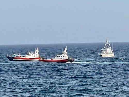 Maxi sbarco a Lampedusa: in 265 su un vecchio peschereccio