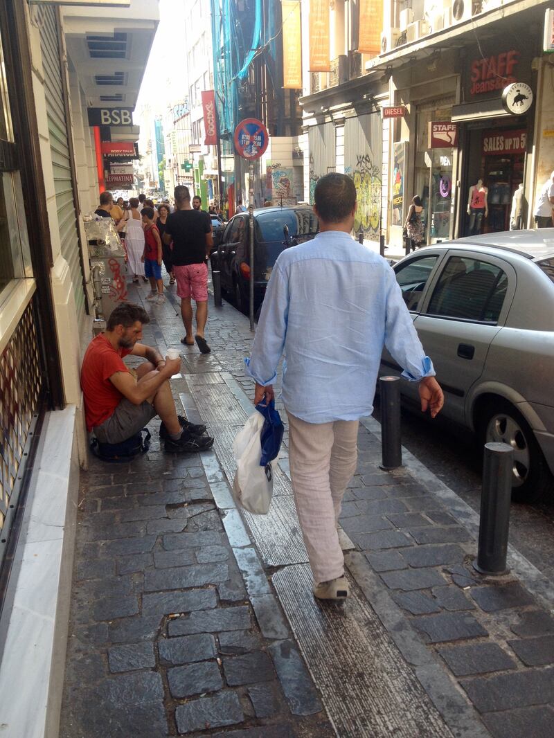 Atene, tra vetrine chiuse e ispettori del fisco 4