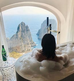 Tutti pazzi per Capri, i vip prendono d'assalto l'isola 1