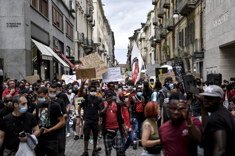 Torino, antagonisti in piazza per Floyd 4