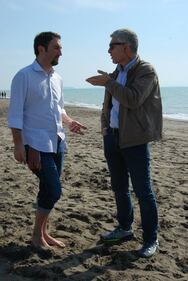 Il vertice in spiaggia dei grillini 2