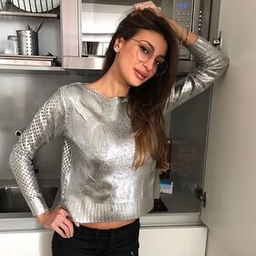Cristina Buccino, scollatura hot 11