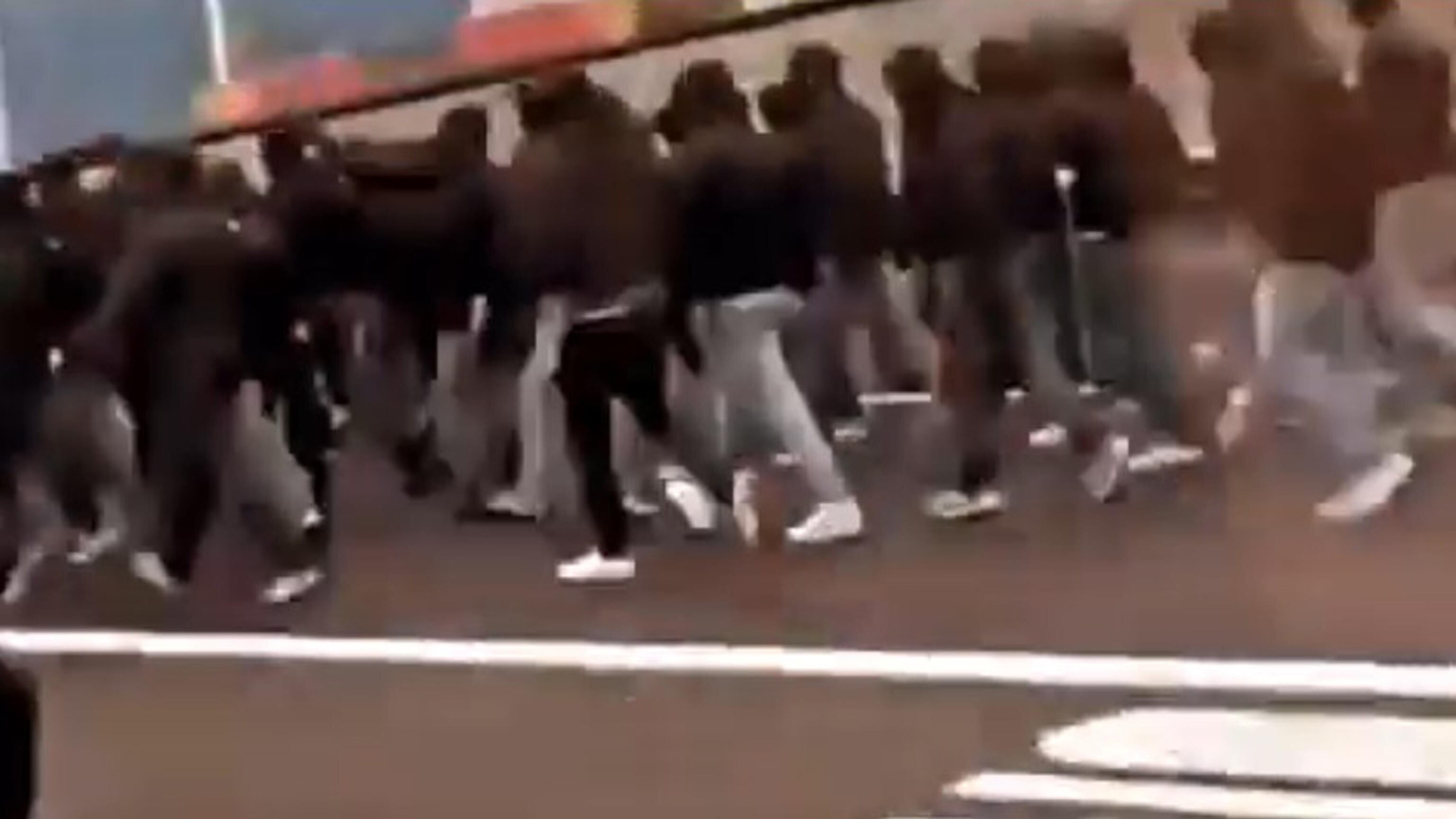 Scontri sull'A1 tra ultras della Lazio e del Napoli con mazze e bastoni: ecco cosa è successo