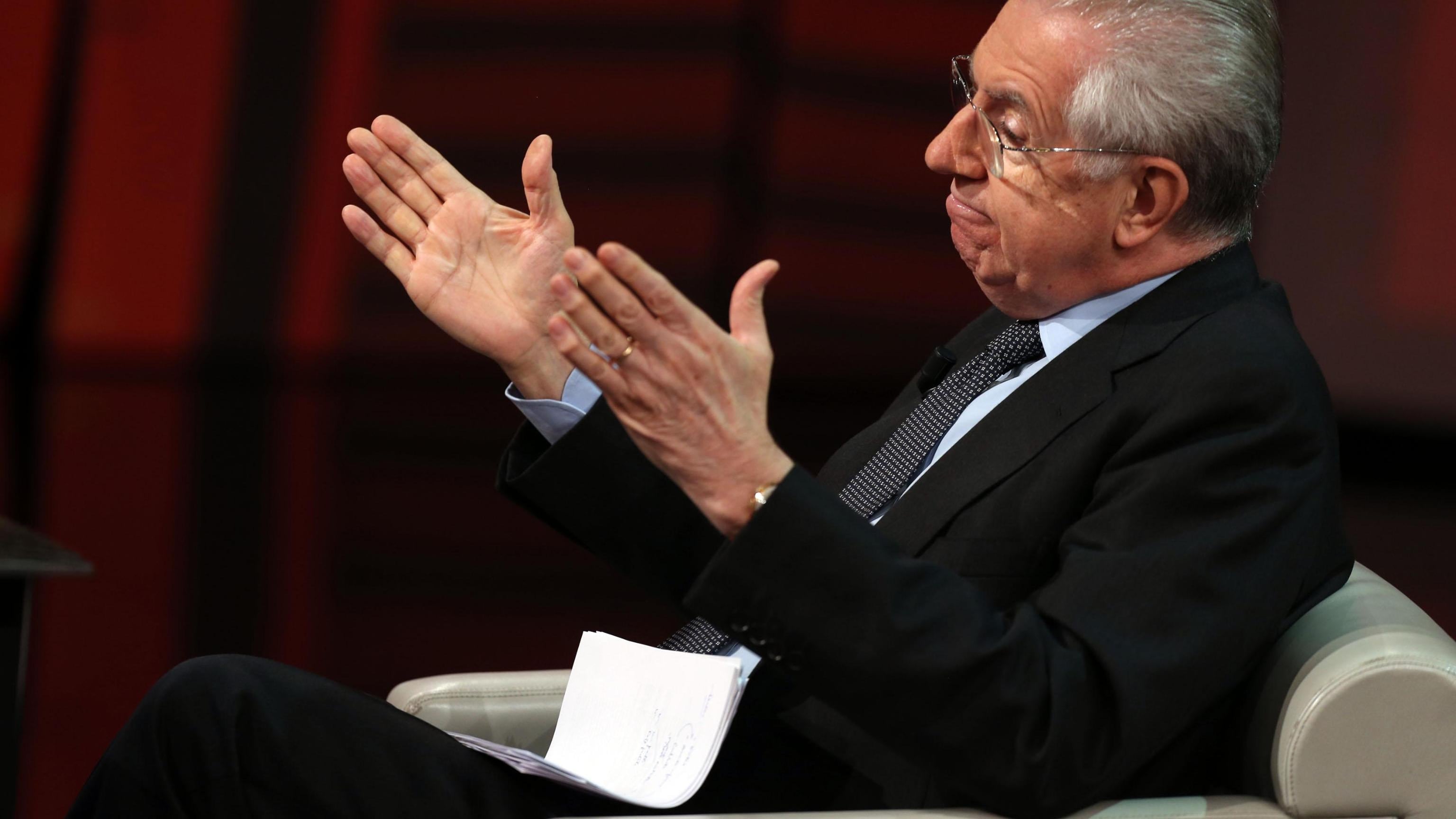 Monti: "Scarsa crescita? Colpa dei sindacati e delle imprese"