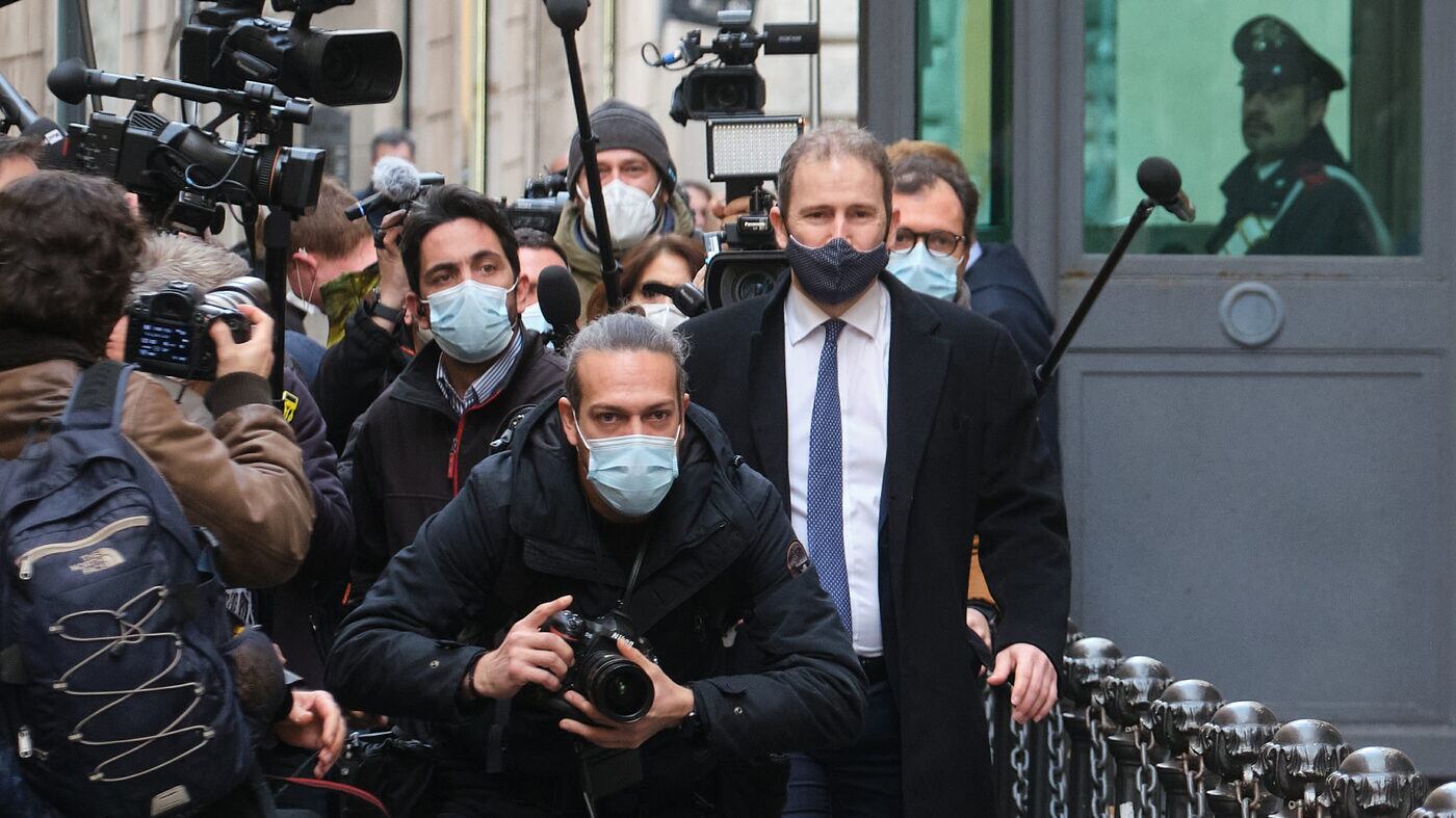 Casaleggio aspetta i soldi e scommette sul flop di Conte