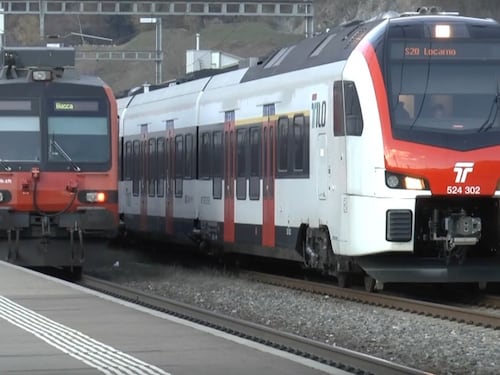 "Abbassate la musica". E il 30enne sul treno finisce pestato dai "maranza" egiziani
