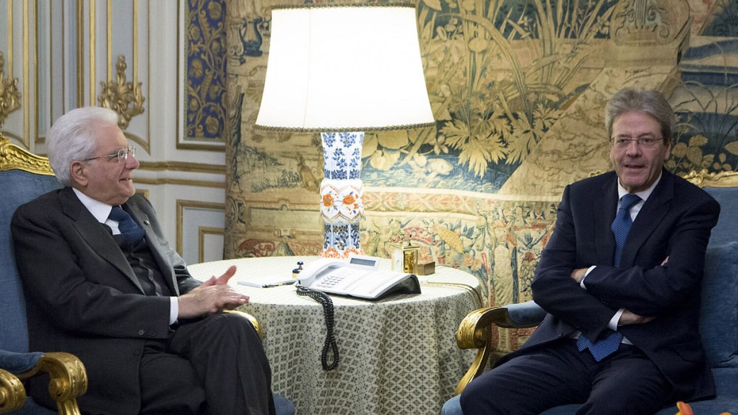 Renzi lancia Gentiloni sul ring Il Colle frena: così si brucia
