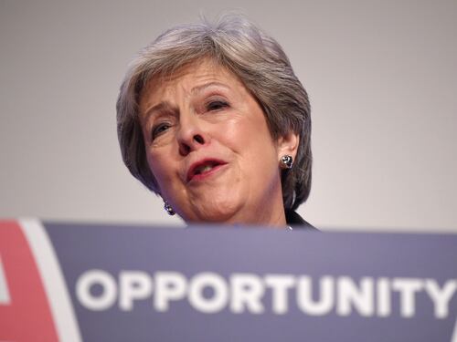 Brexit, un documento Ue mette in difficoltà l'esecutivo di Theresa May