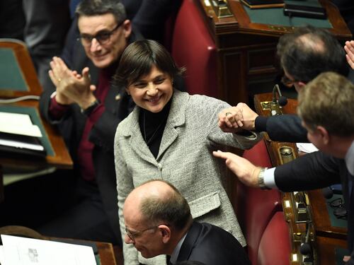 "Opposizione ridicola". Serracchiani esalta Sanremo: demolita dal web
