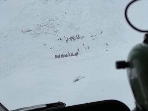 Valanga in Alto Adige, coinvolti 25 scialpinisti: due morti e cinque feriti, tre sono gravi