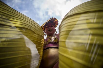 Brasile: nella capitale i festeggiamenti del Carnevale fra eccessi, musica e colori  3