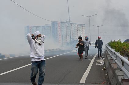 Indonesia, proteste contro la rielezione del presidente Joko Widodo 7