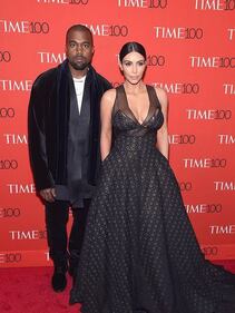Kim Kardashian, maglietta bagnata senza reggiseno 36