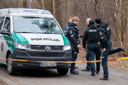 Polizia fuori casa di Vokov 4