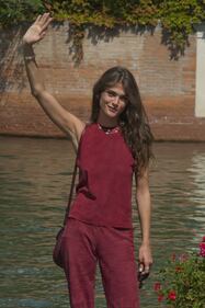 Mostra di Venezia, l'arrivo della madrina Elisa Sednaoui 10