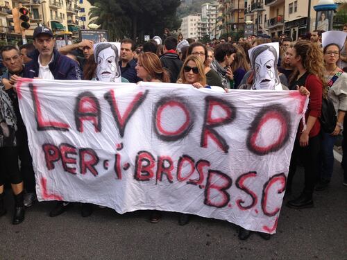 Fornero a Napoli, feriti in scontri tra polizia e manifestanti