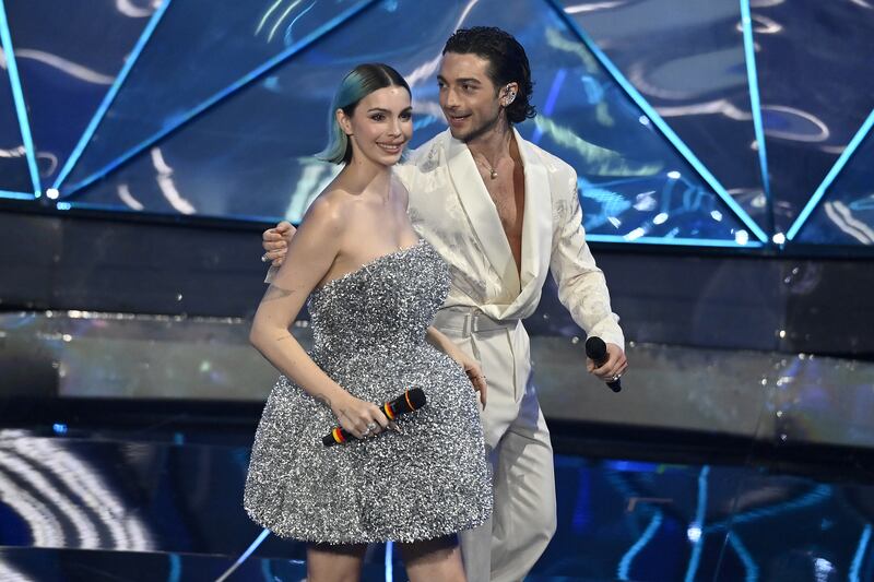 Sanremo 2024: ecco il look della seconda serata del Festival da Rose Villain 5