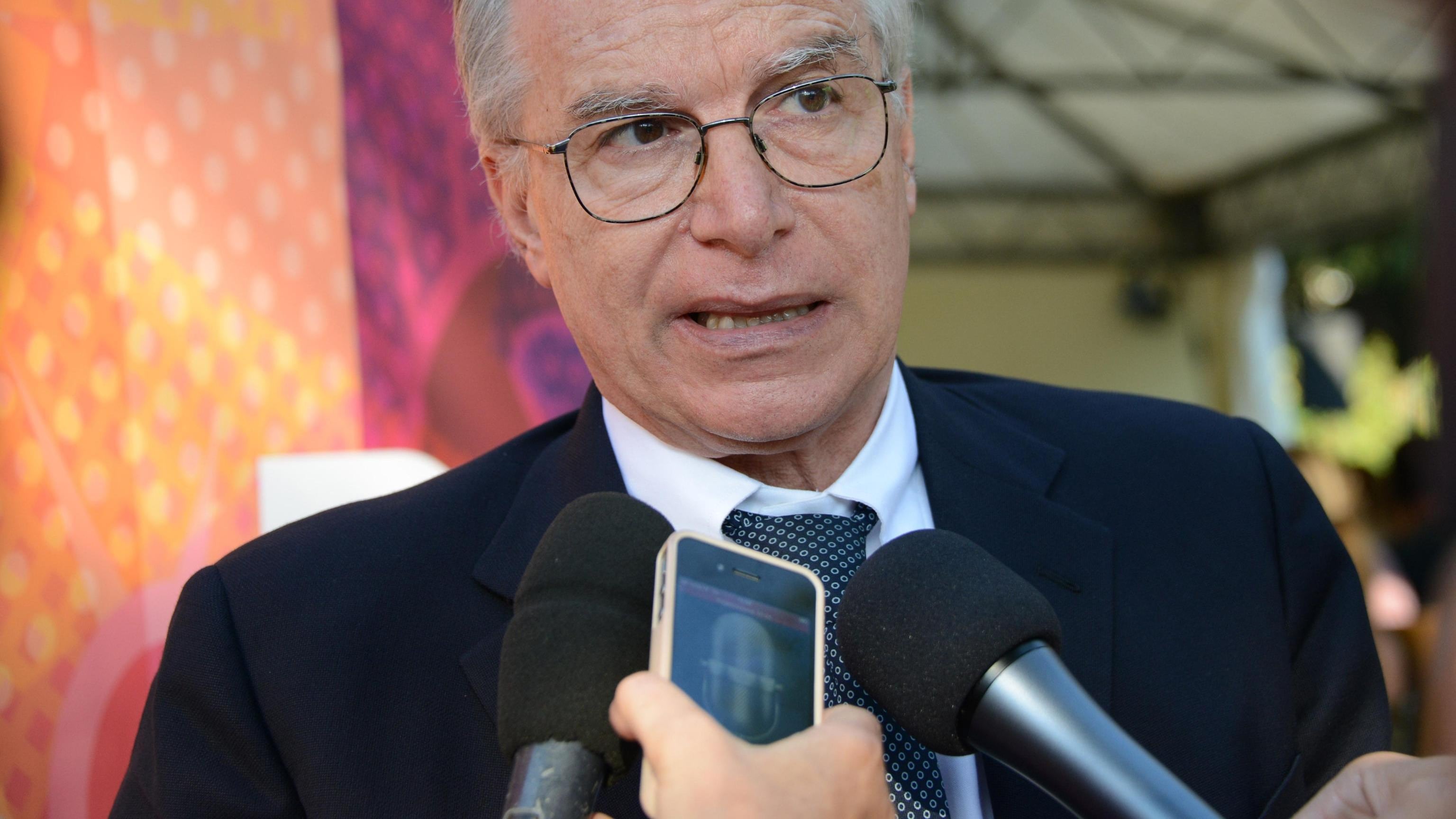 Sull'orlo di una crisi di nervi il Pd pensa di staccare la spina