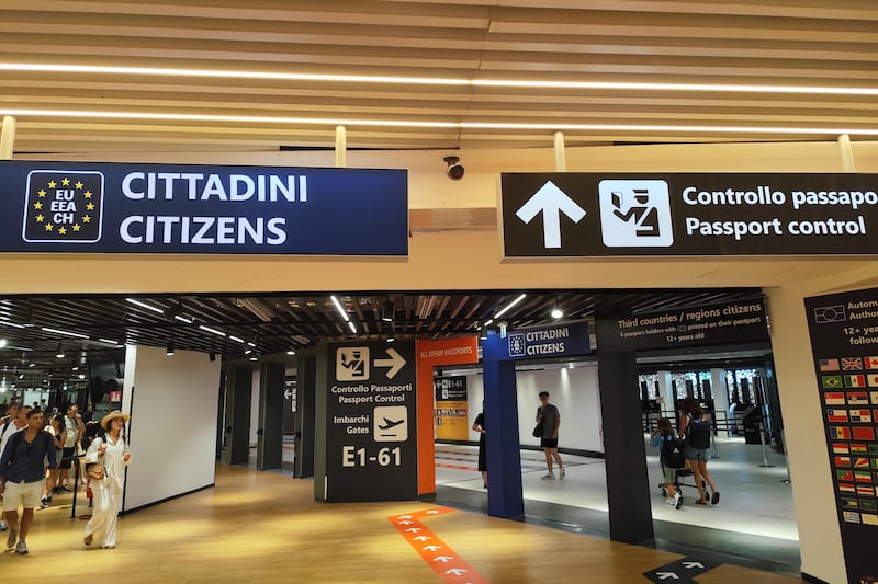 Stop a Schengen con la Spagna, scattano a Fiumicino i primi controlli sui passeggeri