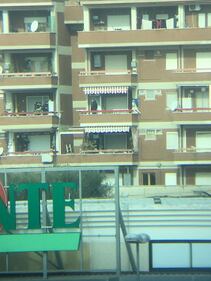 Latina, la trattativa da balcone a balcone 9