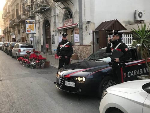 Palermo, ladri si nascondono in una veglia funebre. Arrestati