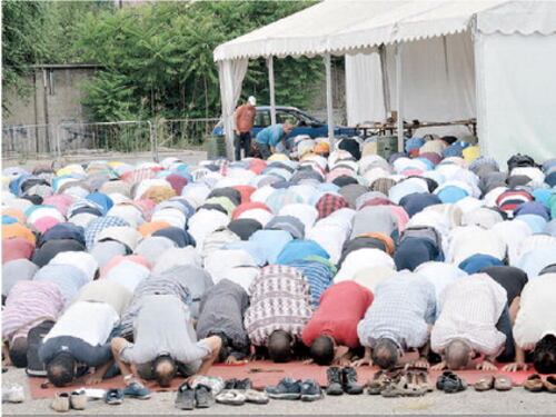 Islamici, tutti contro il vicesindaco: "Diritti? Ignora quelli delle donne"