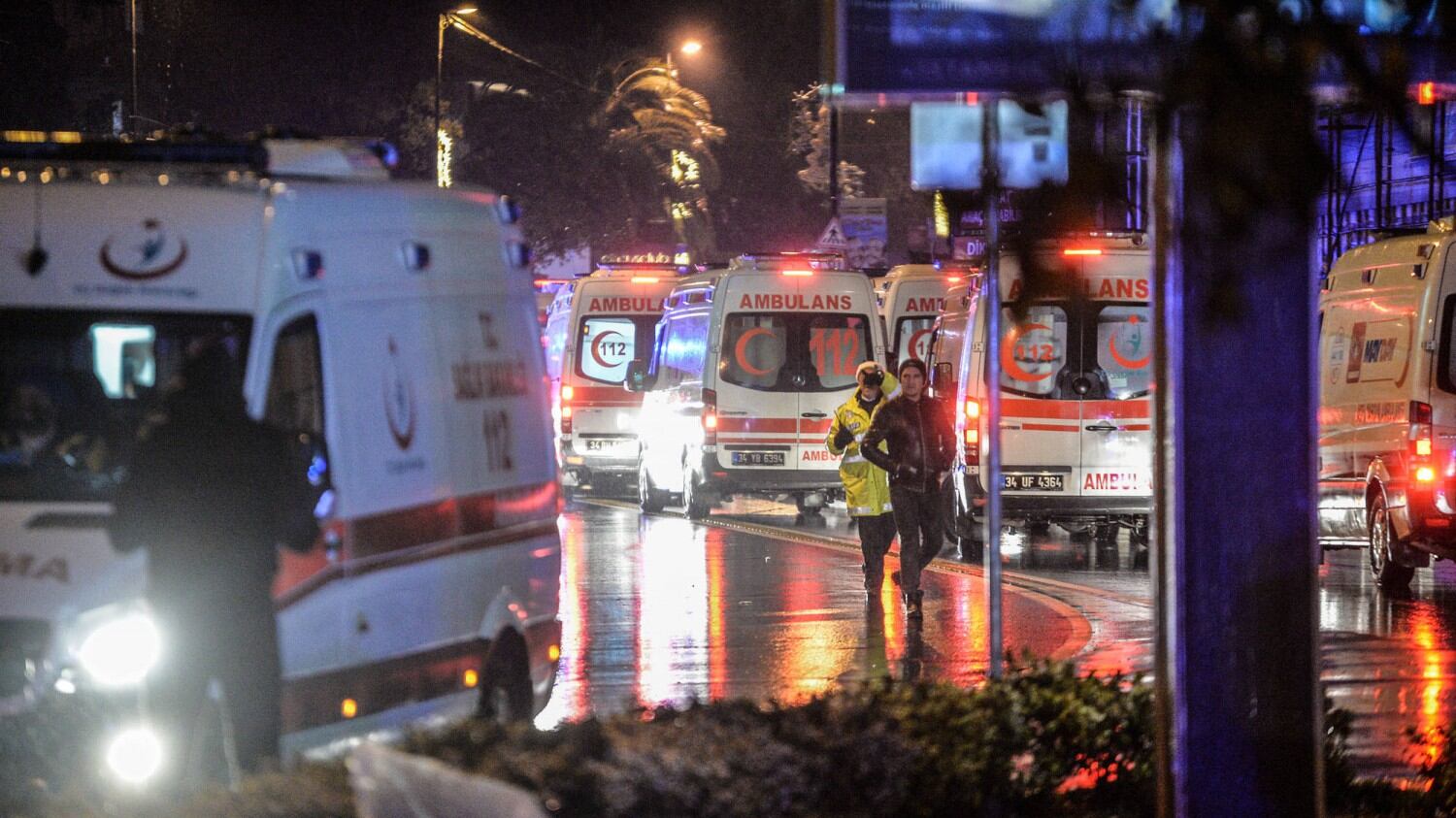 Gli italiani scampati alla strage "Siamo vivi per miracolo"