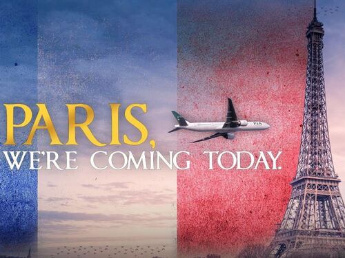 Un aereo contro la Torre Eiffel: la pubblicità della Pakistan Airlines che ricorda l'11 settembre