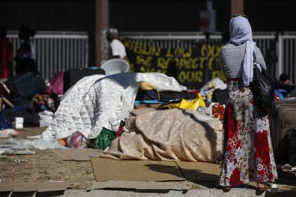 Roma, tensioni durante lo sgombero dei migranti abusivi 16