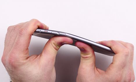 E' già "bend gate". L'iPhone6 si piega in tasca 2