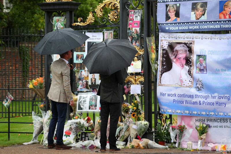 William e Harry al memoriale di Lady D 15