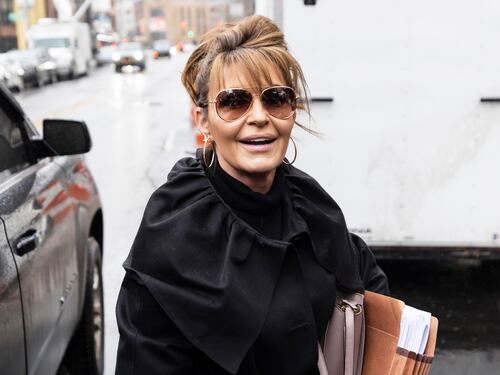 Sarah Palin perde per il seggio in Alaska. La fedelissima di Trump sconfitta dai Dem