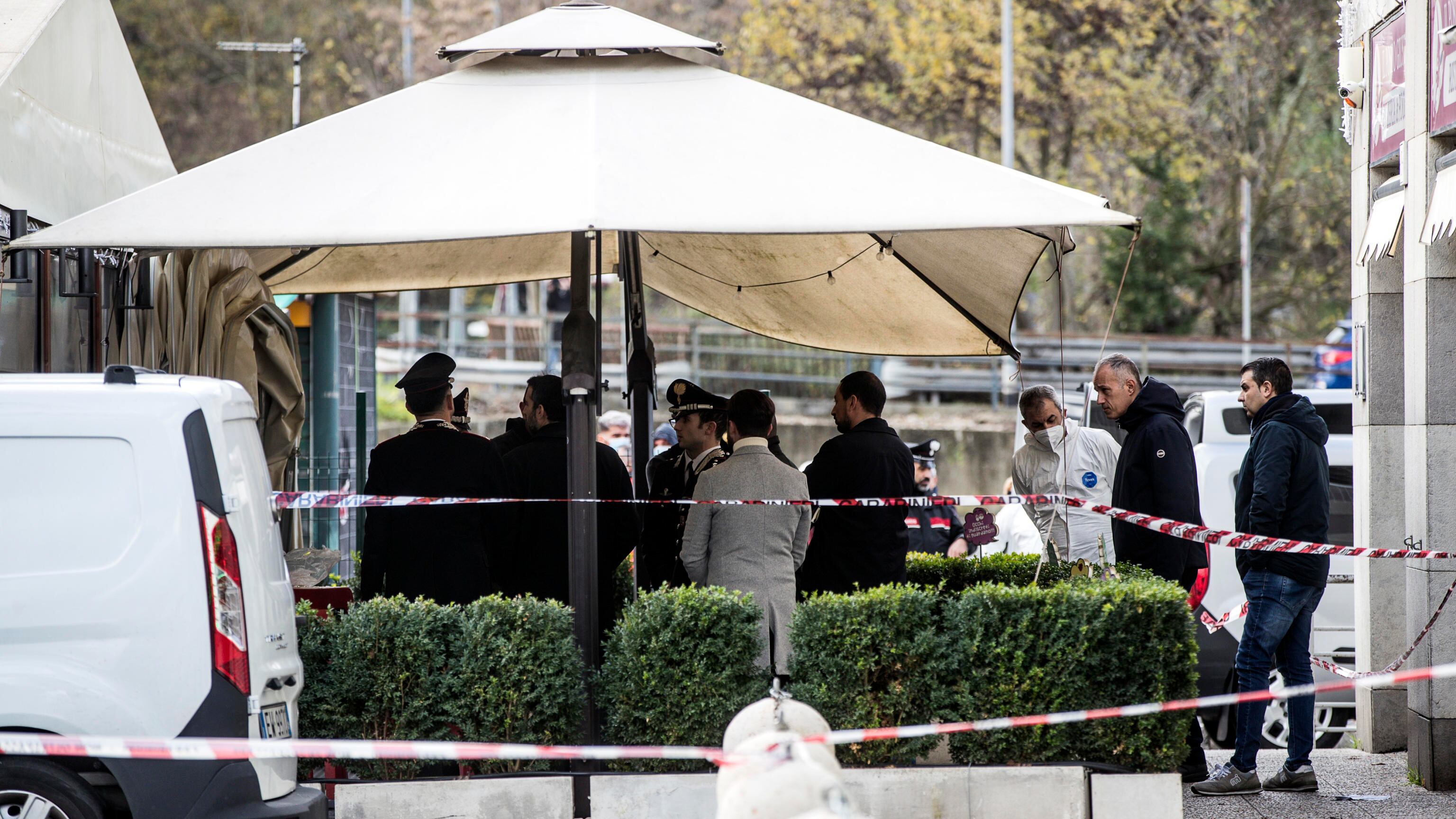 "È entrato e ha sparato. Aveva una busta piena di proiettili"