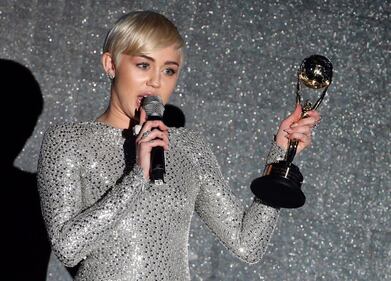 Miley Cyrus completamente nuda su V Magazine 9