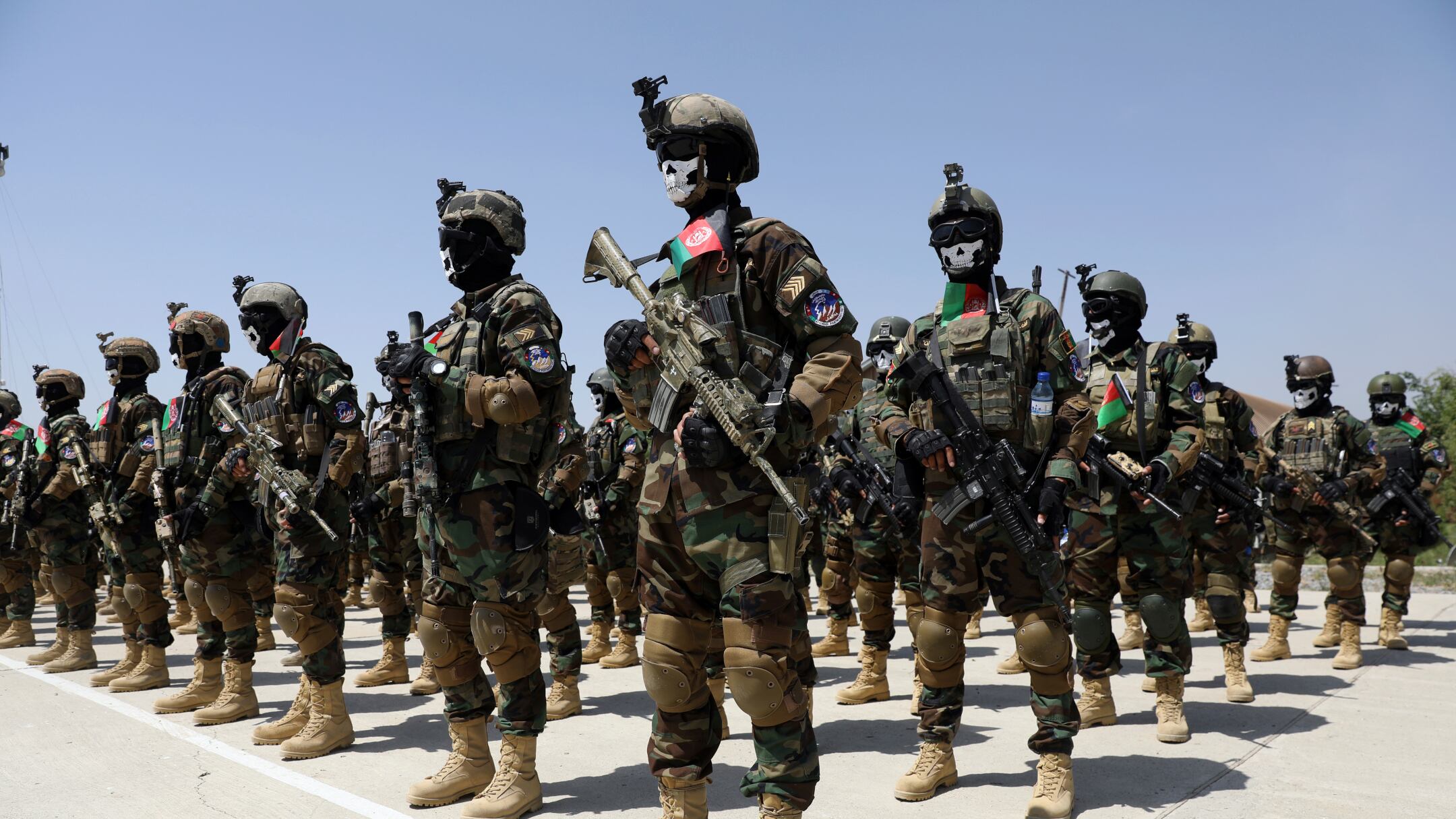 Il terrore talebano dilaga. Coprifuoco in Afghanistan. E gli interpreti: "Salvateci"