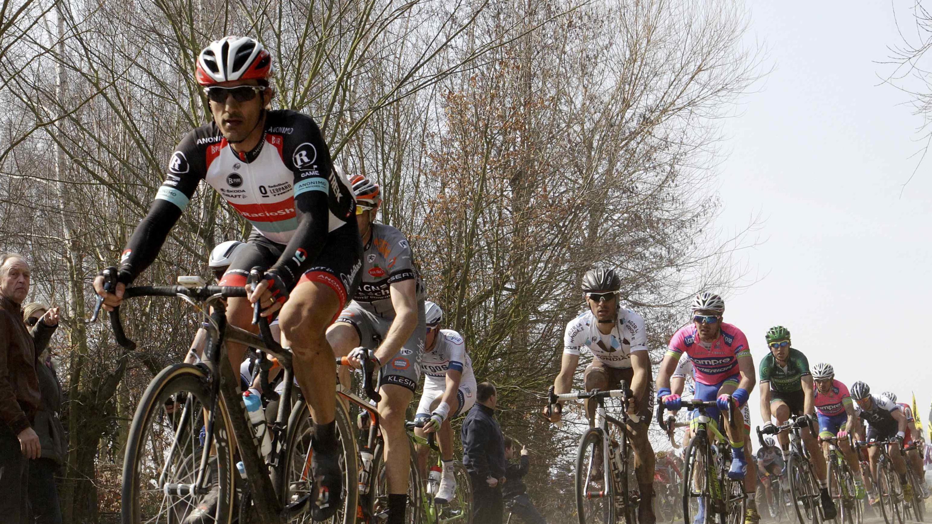 Cancellara torna Spartacus e scrive il nome sulle pietre