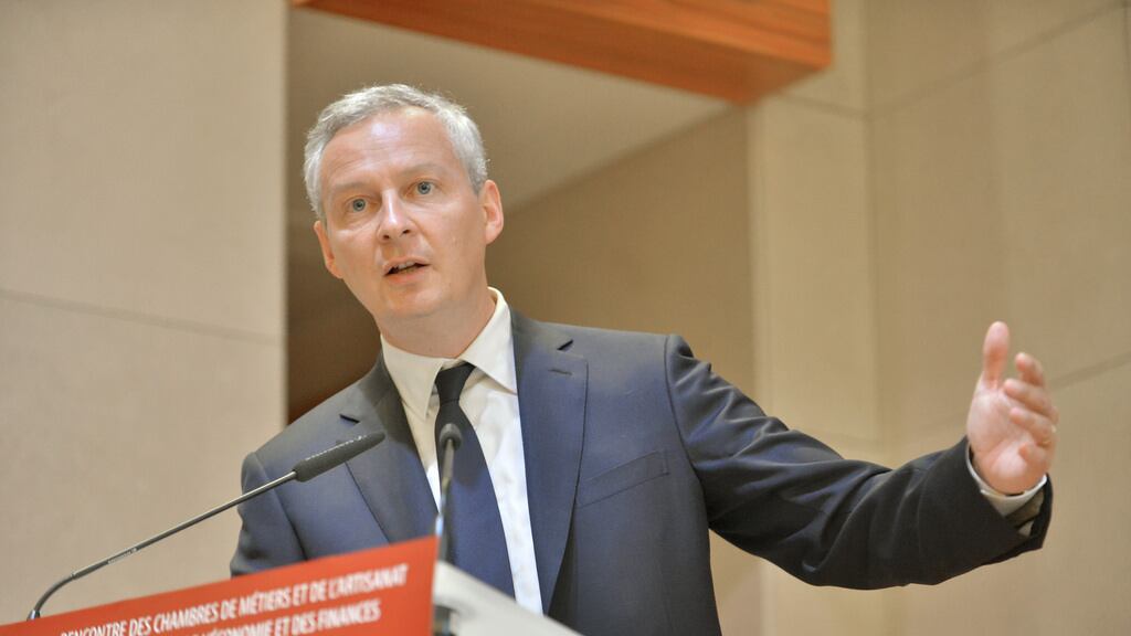 Il ministro francese preoccupato: "L'euro? Mai così minacciato"