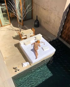 Emily Ratajkowski, topless su Instagram 8
