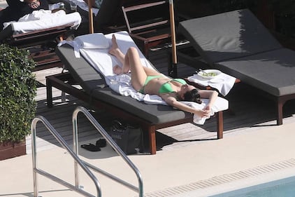 Kelly Brook nella vasca, lato B in evidenza 23
