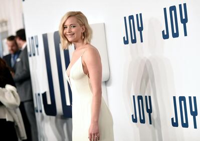 Jennifer Lawrence senza reggiseno alla première di Joy 1