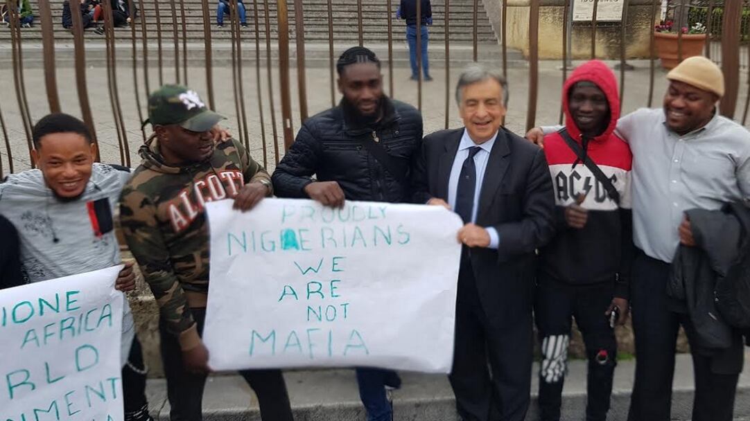 Palermo, Orlando sfila coi nigeriani per la Giornata dell'orgoglio