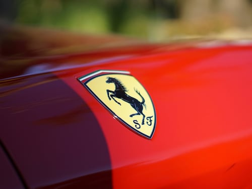 Ferrari incidentate rivendute come auto fiammanti: come funzionava la truffa