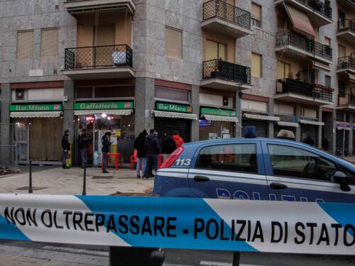 Cinese ucciso a colpi di pistola nel suo bar